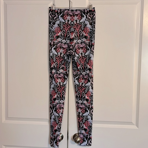 TAKE THE BAIT HWMF LEGGINGS Blackmilk - Picture 3 of 4